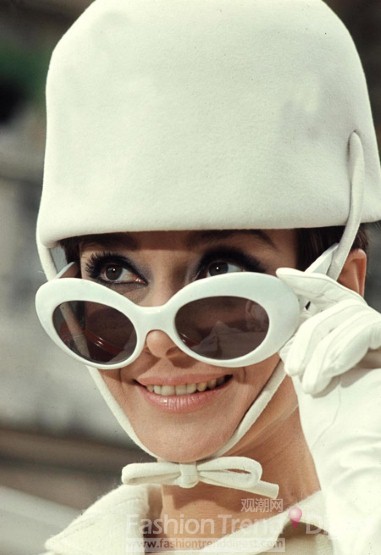 12. 60年代，奧黛麗•赫本（Audrey Hepburn）的美麗和時尚品味讓她稱為家喻戶曉的時尚ICON。 