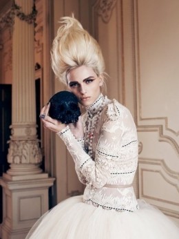 9. 安德烈•佩芝 (Andrej Pejic)被评为第98届《FHM》全球最性感女人<br>
英国男性时尚杂志《FHM》“2011年度全球最性感女人Top 100”揭晓，雌雄同体的男模安德烈•佩芝 (Andrej Pejic) 也入选了这个最性感女人票选榜，他排在了第98位。<br>
 