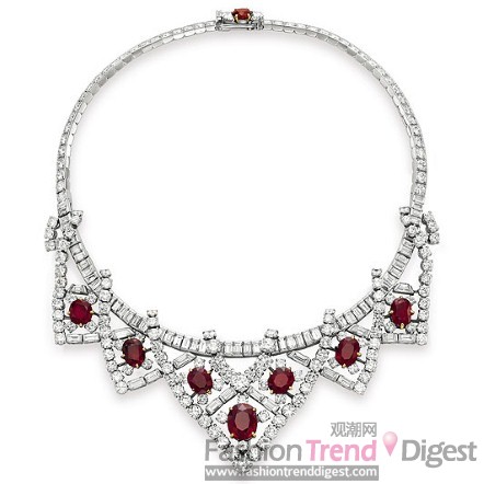 9. RUBY AND DIAMOND NECKLACE红宝石钻石项链<br>
1957年，伊丽莎白•泰勒 (Elizabeth Taylor) 第三任丈夫Mike Todd赠送的卡地亚 (Cartier)红宝石钻石项链。<br>
拍卖价：$3,778,500<br>
估价： $200,000 - $300,000<br>
 