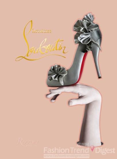 1. christian Louboutin《christian Louboutin》<br>
《christian Louboutin》是一本活脱脱的艺术品，五折封面、粉红色人造皮封套精致立体内页和拉页，每个细节也匠心独运。此书分为五章，分别为“A Life”、“The Shoes”、“Fetish”、“The Places”和“Twenty Years”，细说christian Louboutin充满艺术性和戏剧效果的精彩设计，包括熟悉的性感高跟鞋，到夸张而诱惑的设计。除了收录设计师从未公开的私人照片，书内还辑录了David Lynch和Philippe Garcia操刀拍摄的照片，以及Eric Reinhardt探索christian Louboutin创作灵感的深入访谈。<br>
<br>
christian Louboutin以迷人设计叱咤时尚界二十载，在时装国度烙下独特的标记，备受名人宠爱，品味之士无不趋之若鹜。<br>
<br>
价格: £85 <br>
出版商: Rizzoli <br>
购买: www. Net-a-Porter.com<br>
 