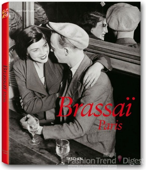 16. 《Brassai Paris》<br>
该书籍收集了很多设计师的灵感和时尚瞬间。<br>
<br>
价格: £9.95<br>
出版商: Thames and Hudson <br>
购买: Amazon.co.uk<br>
 