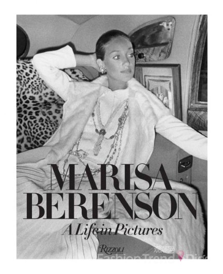 20. 《Marisa Berenson: A Life in Pictures》<br>
收集了女演员兼模特Marisa Berenson生平照片，一部真实的写真集。<br>
<br>
价格: £35 <br>
出版商: Rizzoli <br>
购买: Amazon.co.uk<br>
 