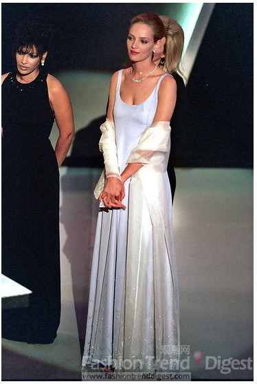 Uma Thurman身穿Prada，1995<br>
 