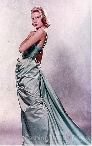 Grace Kelly身穿Edith Head，1955<br>
 