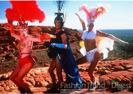 《Priscilla: Queen of the Desert沙漠妖姬》1994年<br>
这部疯狂荒诞的影片获得了1994年的最佳服装设计大奖。之后，还成为了Marc Jacobs的灵感来源。<br>
 