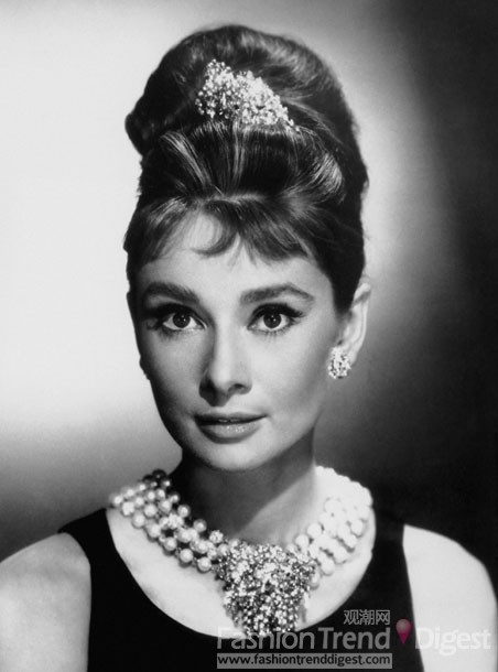 5. 奥黛丽赫本（Audrey Hepburn）<br>
她是整整一代妇女的典范，经典的好莱坞明星。 