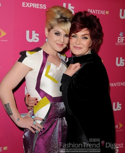 9. Sharon和女儿Kelly Osbourne<br>
一对母女不论是说话方式还是从身体语言上看，都是一家人，两人都是时尚界最美丽的母女。<br>
 