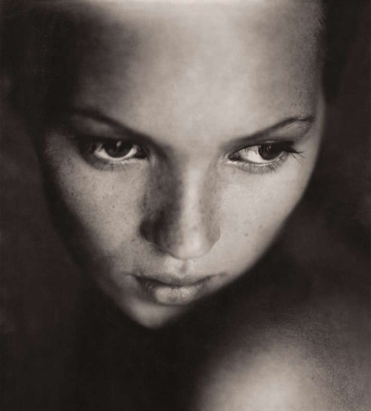 2. 摄影师：保罗•罗佛西 (Paolo Roversi) 年份：1993年 