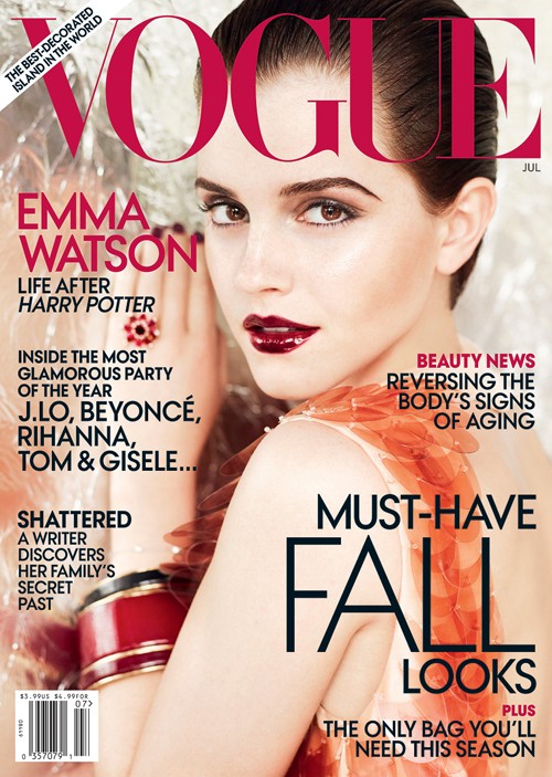 1. 艾玛•沃特森 (Emma Watson) 登上 《Vogue》美国版2011年7月刊封面，身着Miu Miu, Tom Ford, Dolce & Gabbana及Alexander McQueen品牌的秋季抢眼服饰。经摄影师Mario Testino和造型师Camilla Nickerson的雕琢，年轻的Emma展现出精致高雅的成熟倩影。 