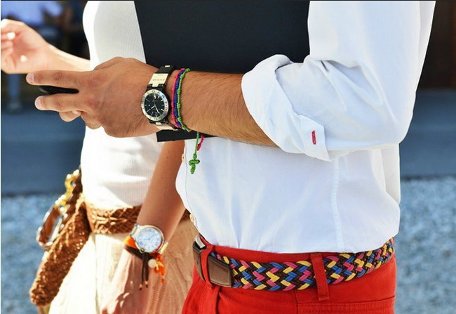 15.	女士们喜欢的编织腰带也成了男人们腰带上的风景线。 