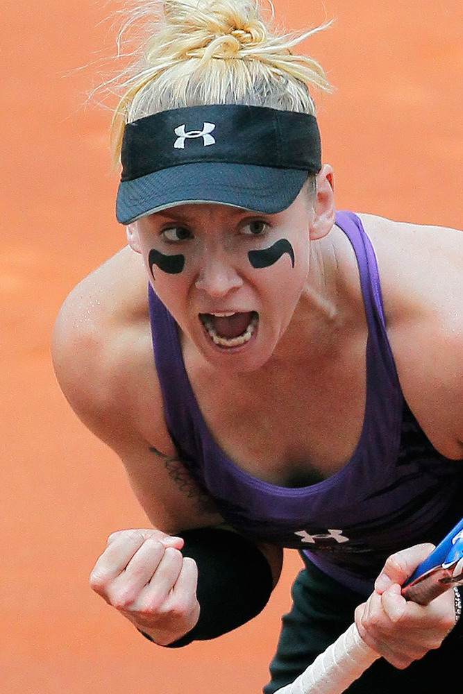 23. 2011年5月出位穿着的美国选手Bethanie Mattek-Sands竟然像球迷们一样，在脸上画上了两道彩绘，为了纪念自己的国家成为网球比赛的主办方。 