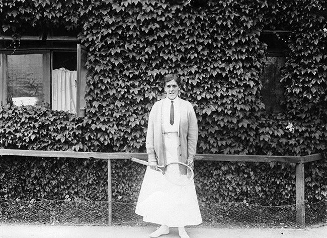 4. 英国网球选手Dorothea Lambert Chambers在1903年至1914年之间七次获得温布尔登网球公开赛冠军，Lambert Chambers穿着的是两、三个硬衬裙和女士胸衣。 