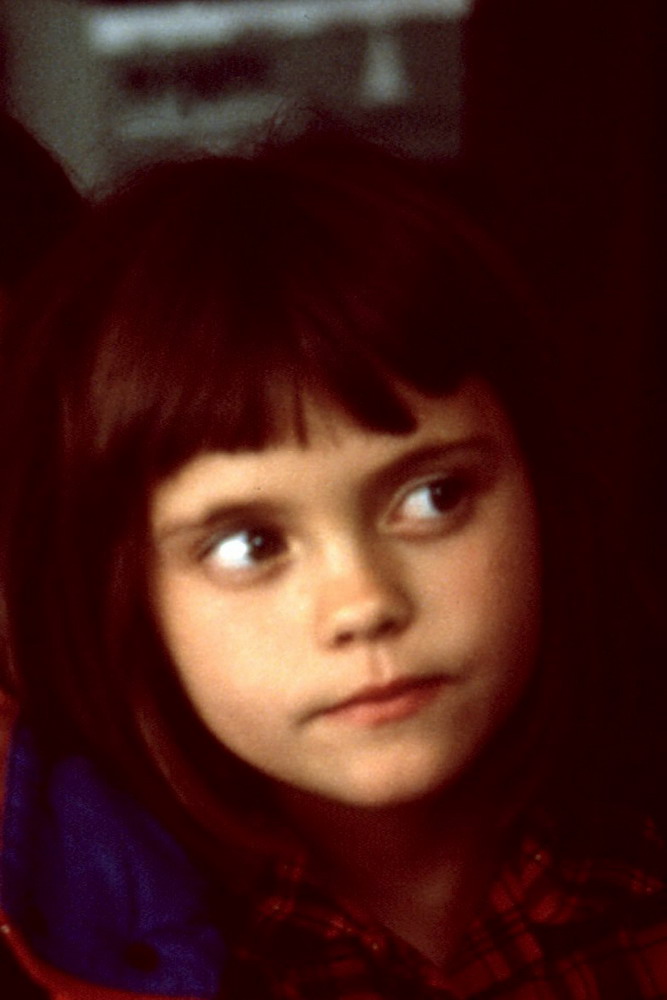 17. 10岁的克里斯蒂娜•里奇 (christina Ricci)也是因为一部电影《Mermaids》而出名。 