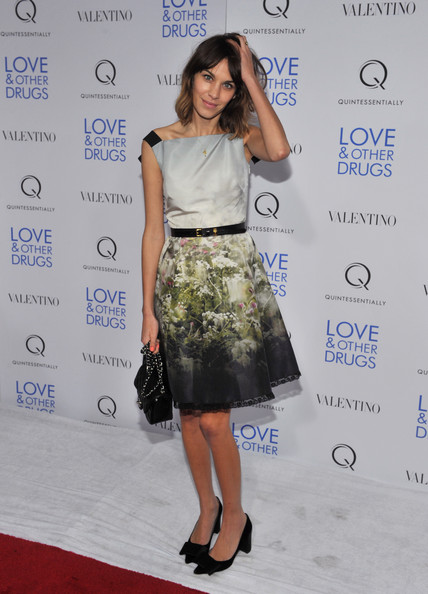 14. 艾里珊•鐘 (Alexa Chung)身著Valentino Couture連衣裙和Louis Vuitton黑色高跟鞋。 