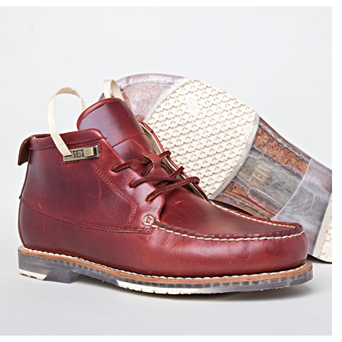 9. Feit Moc Chukka X-Ray<br>
澳大利亞純手工制鞋品牌FEIT推出了2011年新款Moc Chukka X-Ray透明底系列。以水晶大底完整展現牛皮橡木手工鞋底的內在神秘，大底由意大利Vibram提供，全球限量50雙。<br>
 