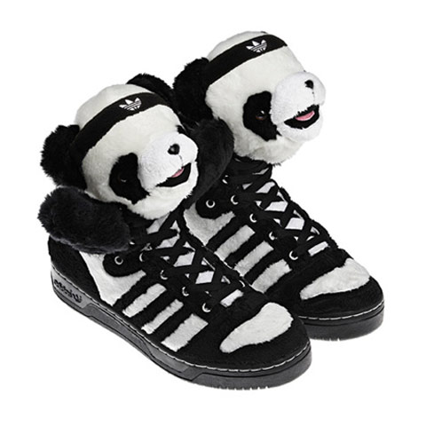 10. Jeremy Scott Pandas<br>
Adidas Originals x Jeremy Scott Panda Bear 熊貓鞋即將上市，系列鞋款的發想其實來自于Jeremy Scott自己的理念