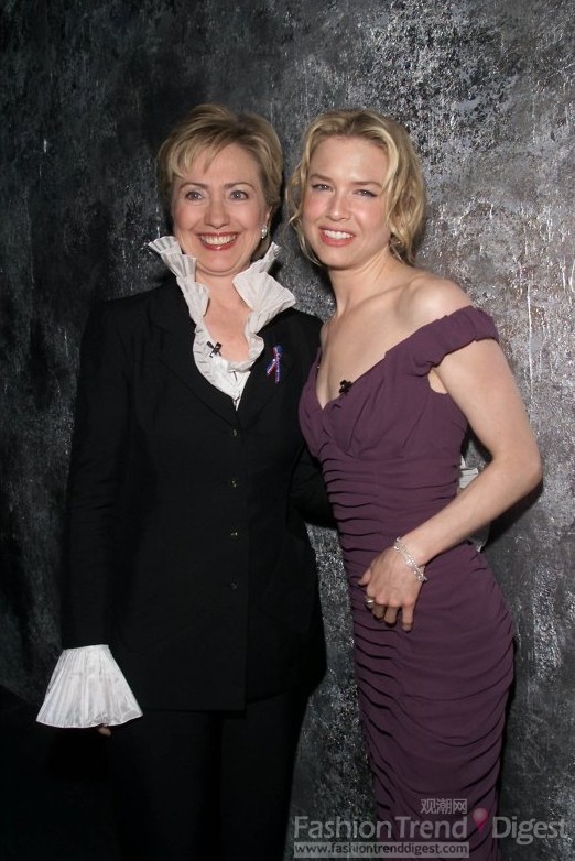 15. 希拉里（Hillary Rodham Clinton）和蕾妮•齐薇格 (Renee Zellweger) (2001) 