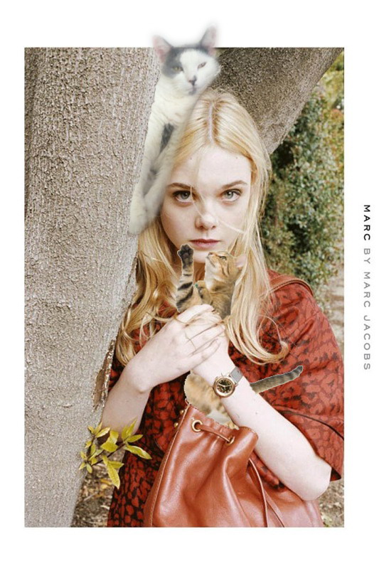 4. 如果你認為艾麗•范寧 (Elle Fanning)的Marc by Marc Jacobs廣告不能讓人感覺可愛，那么有一只貓從她的包包里爬出來，是不是更加有趣呢？ 