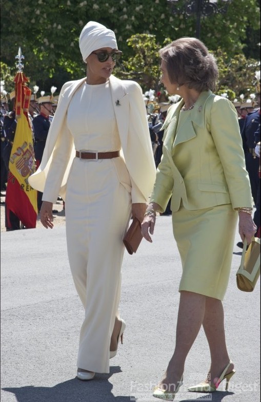 2. 謝赫•姆薩•本•納瑟爾•阿勒米森德（SHEIKHA MOZA BINT NASSER），卡塔爾埃米爾之妻，在政壇上也是風云人物，其富有穆斯林特色的著裝為人稱道。 