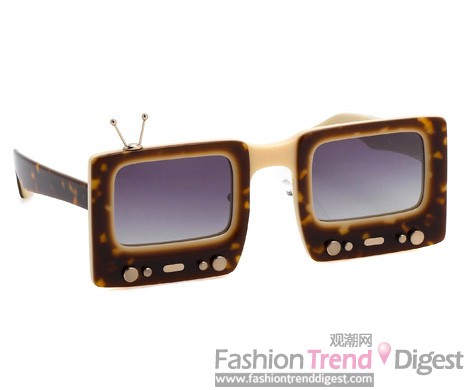 18. 電視機眼鏡, Jeremy Scott x Linda Farrow, $272.75; 通過lindafarrow.co.uk購買 