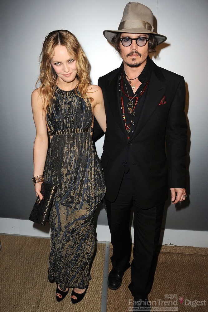 1. 约翰尼•德普 (Johnny Depp)和凡妮莎•帕拉迪丝 (Vanessa Paradis)<br>
仿佛永远都是海盗船长形象的Johnny Depp，无可救药地俘获了太多女孩子的心，那股忧郁的桀骜不驯的形象太令人心动。<br>
 