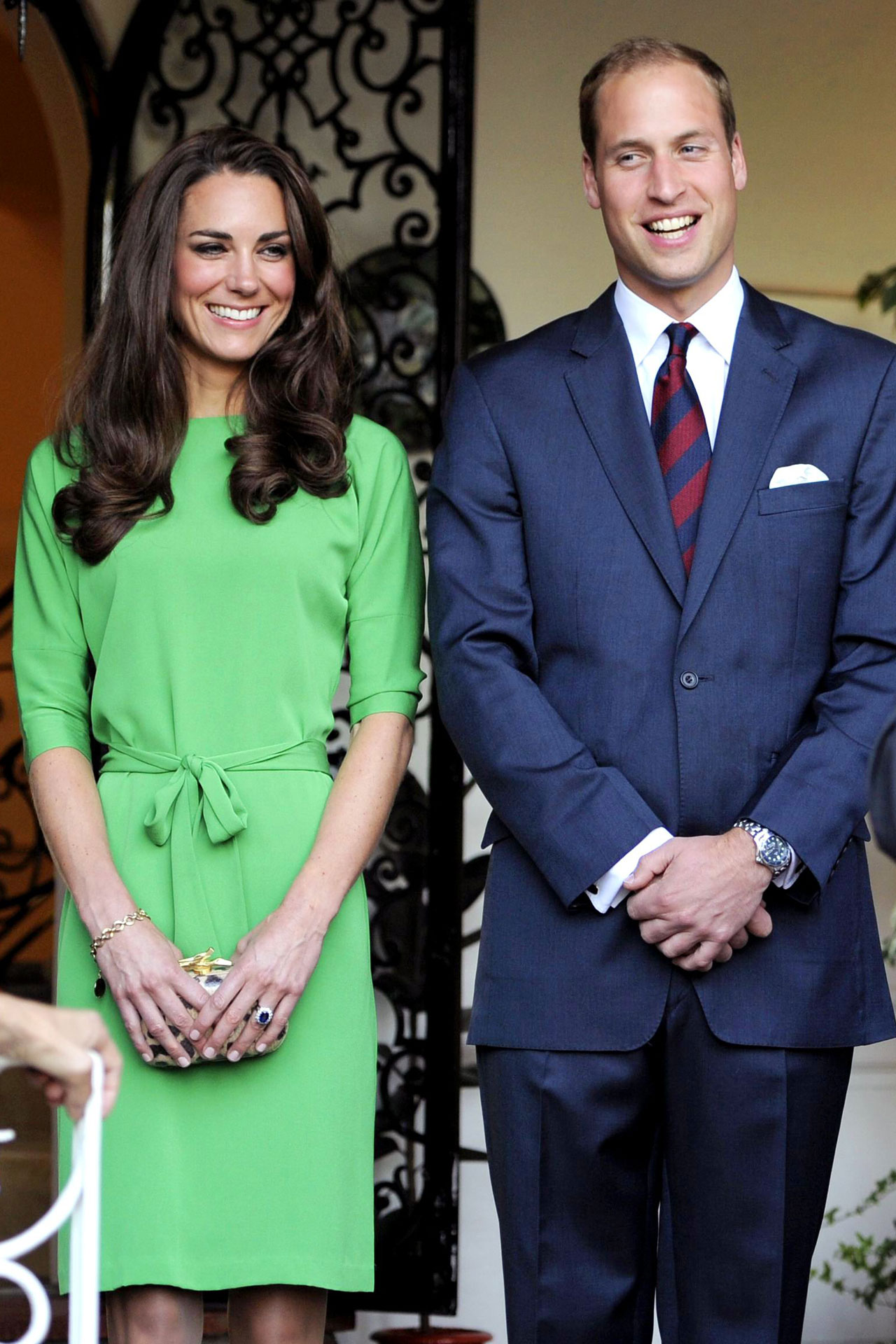 12. 2011年7月剑桥公爵夫人凯特米德尔顿(Kate middleton)和威廉王子在洛杉矶举办了一个欢迎派对，此时凯特的身上穿着的是一件绿色的Diane von Furstenberg连衣裙。 