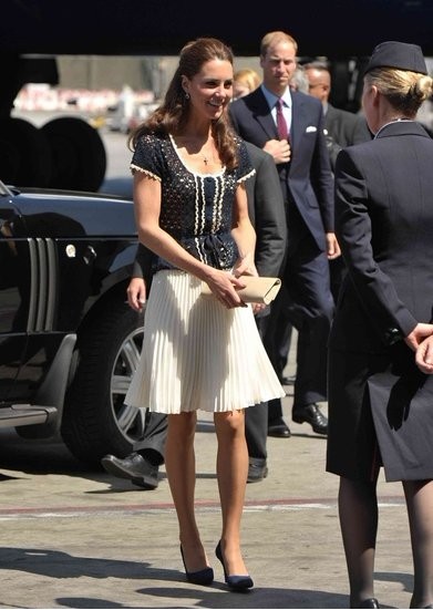 23. 凯特王妃（Kate middleton）选择了一件俏皮的连衣裙出席北美访问。 