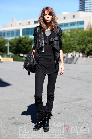 5. 弗萊婭-貝阿•埃里克森 (Freja Beha Erichsen)將黑色穿出了搖滾風(fēng)。 