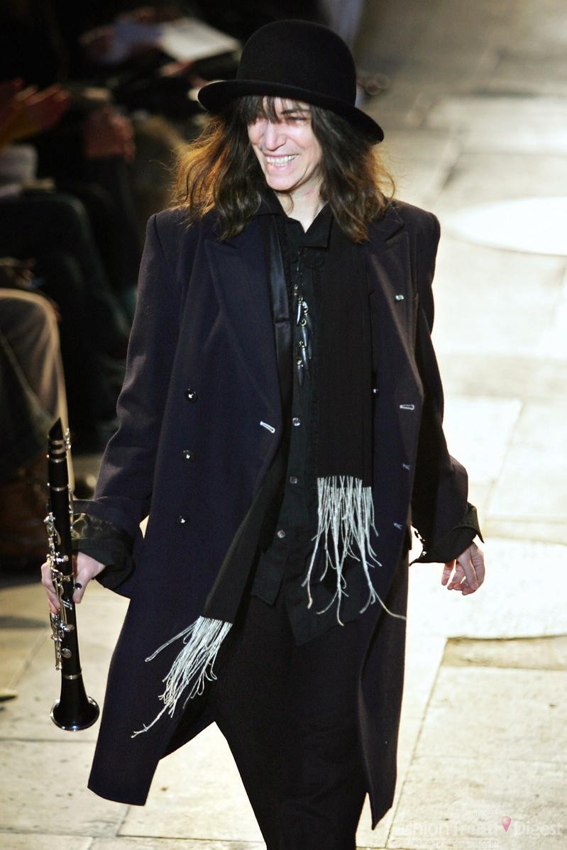 13. 2006年佩蒂.史密斯（Patti Smith）为Ann Demeulemeester 2007秋冬品牌走秀。