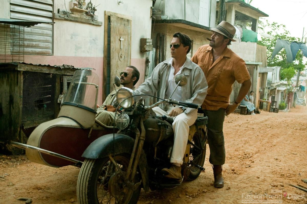 9. 2011年10月，電影《萊姆酒日記》中的約翰尼•德普（Johnny Depp）變身摩托車手。