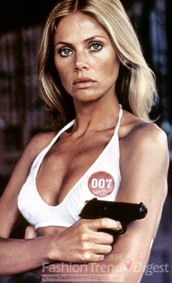 12. 第9任邦女郎： 1974年《金枪人》（The Man With The Golden Gun），布瑞特•埃卡兰（Britt Ekland）扮演Mary Goodnight。