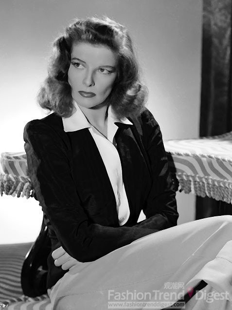 8. 凯瑟琳•赫本（Katharine Hepburn）<br>
凯瑟琳•赫本是一位美国电影女演员。她被认为是美国电影与戏剧界的标志性人物、好莱坞的传奇。她是第一个把男装穿上身的好莱坞女星，也是第一个穿长裤出席奥斯卡的影后，众多影迷认为她如此着装非常性感，纷纷效仿。 凯瑟琳•赫本（Katharine Hepburn） 向这个世界宣告女性穿裤子的权利凯瑟琳•赫本（Katharine Hepburn）是第一位在银幕上穿短裤的女演员。<br>
<br>
标志性时装：阔腿裤、Loafer鞋、衬衫和尖锐的西装。<br>
<br>
