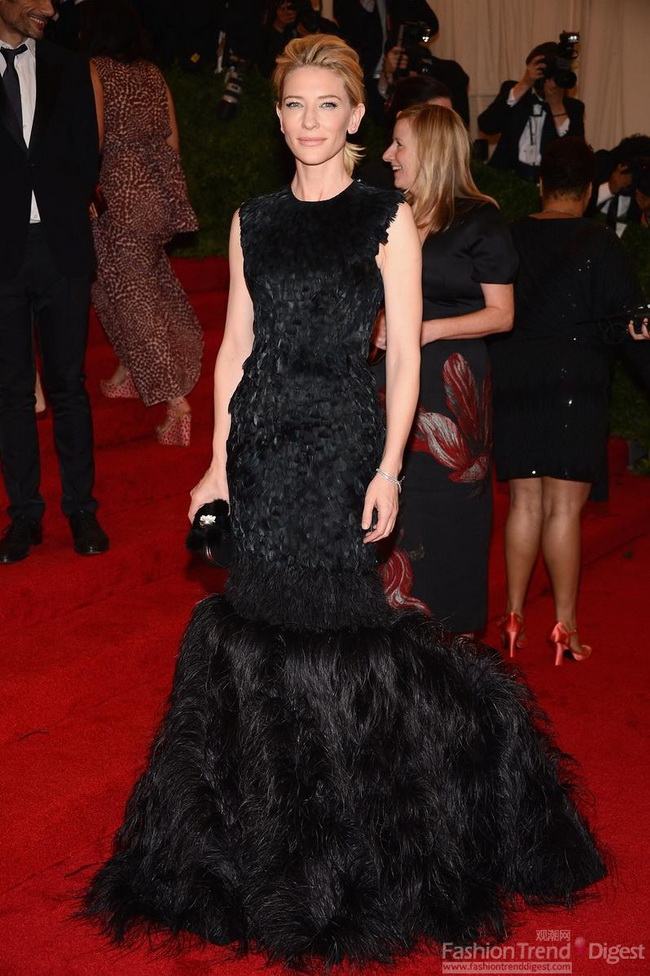 Cate Blanchett r