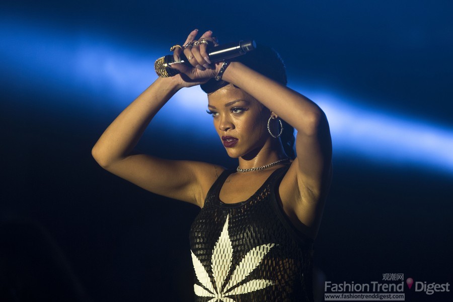 3. 蕾哈娜Rihanna (5300万美元)