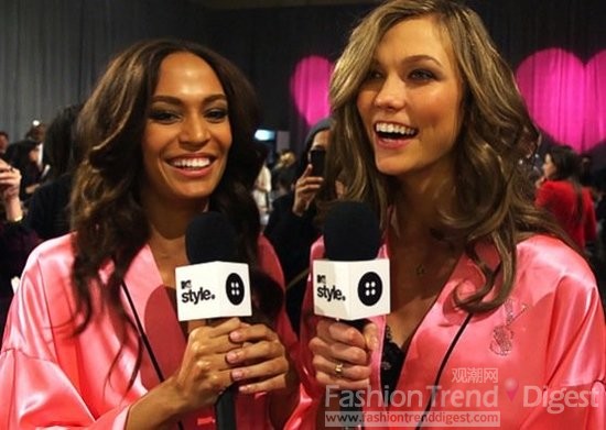 10. 卡莉•克劳斯 (Karlie Kloss) 和琼•斯莫斯 (Joan Smalls) 主持MTV's House of Style<br>
MTV 90年代的经典时尚节目House of Style于10月9日重新归来，还记的辛迪•克劳馥是在89年的时候举办的这个么?卡莉•克劳斯 (Karlie Kloss)和琼•斯莫斯 (Joan Smalls) 成为MTV's House of Style 的新任主持人，前不久她们还带我们走进了巴黎时装周后台一探究竟，同时她们也让我们跟著名的设计师更近距离地接触，比如Stella McCartney和Alexander Wang。<br>
