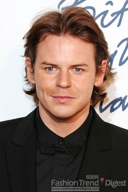 11. christopher Kane 关于奥运会闭幕式设计的语录<br>
“我们需要1个星期才能完成，至少80个小时，我们需要断开每个金属环，然后重新装，这绝对是一个杰作，我非常自豪。”<br>
