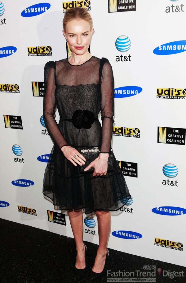 3. 凯特•波茨沃斯 (Kate Bosworth)身着的是一件黑色薄纱礼服，彰显出欲遮还羞的性感。<br>
<br>
 