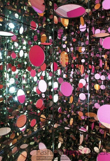 25. Yayoi Kusama（草间弥生）<br>
在泰特现代美术馆，你会看到草间弥生的波点创作，今年草间弥生也与Louis Vuitton推出合作系列，其中系列中的手袋将为成为真正的艺术品。<br>
