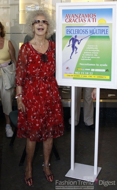 4. 2009年83岁的阿尔巴女公爵（Duchess Of Alba）一袭时尚造型，令她活力不减当年。