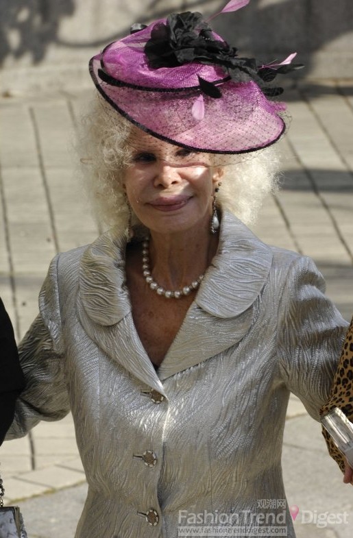 8. 2010年5月高贵的阿尔巴女公爵（Duchess Of Alba）一顶紫色帽子令魅力不减当年。