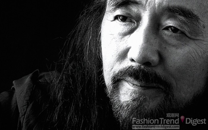 4. YOHJI YAMAMOTO<br>
世界时装日本浪潮的设计师和新掌门人。他以简洁而富有韵味，线条流畅，反时尚的设计风格而著称，以男装见长。<br>
