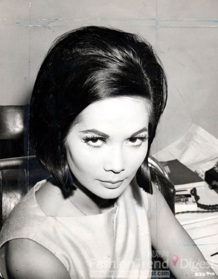 2. 女演员Nancy Kwan（关南施）的发型印证了沙宣职业生涯中一个关键的转折点，她带着4英尺的长发走进他的沙龙，变成了这款几何线条般利落的“波波头”。随着剪下她的头发，沙宣预感到他身上将要发生不寻常的事，他叫来顶级摄影师Terence Donovan，将剪完头发的Nancy Kwan直接带往他的工作室，拍下了这些照片，之后被《Vogue》登出而红遍国际。<br>
这款发型被称为“终生难忘的美丽线条”。继而衍生出另外一个名字：关南施Bob<br>
