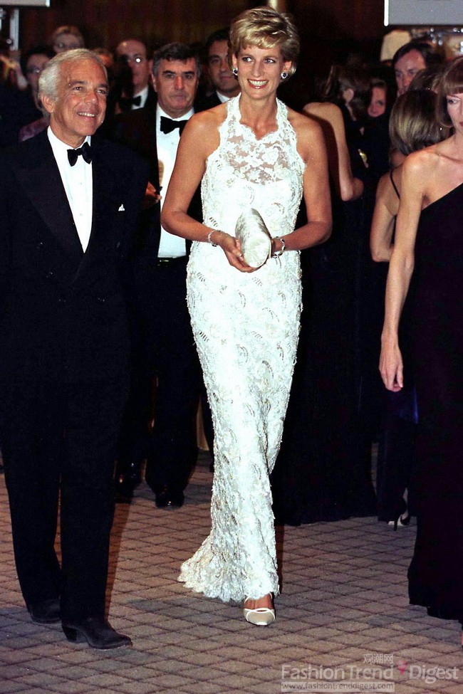 8. 1996年9月拉夫•劳伦 (Ralph Lauren)和戴安娜王妃（Diana, Princess of Wales）出席华盛顿白宫晚宴。