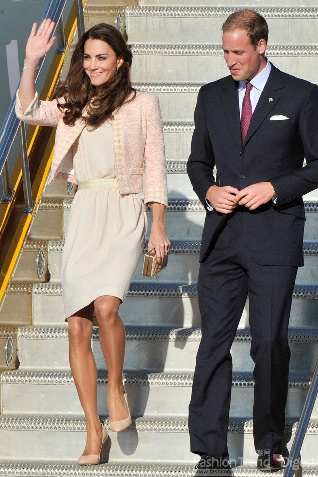 13.	2011年7月威廉王子与凯特•米德尔顿（Kate middleton）到达Prince Edward 岛，这是他俩第一次海外之行。