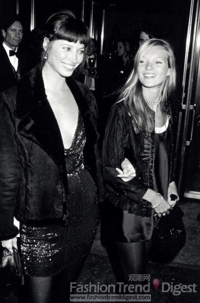 9.	1994年克莉絲蒂•杜靈頓（christy Turlington）和凱特莫斯（Kate Moss）