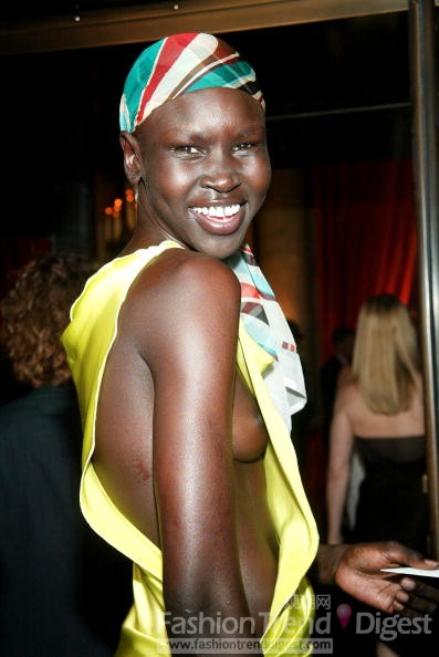 38.	2003年黑人超模Alek Wek