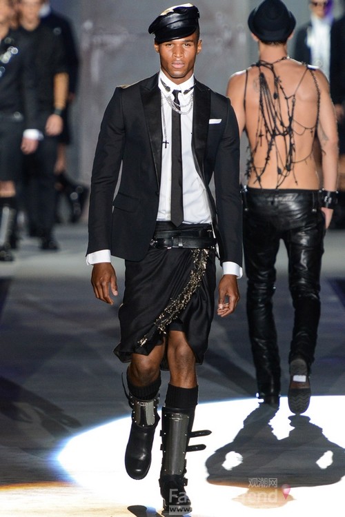 10. Dsquared2<br>
Dsquared2男人穿裙子已经不再稀奇，不过现实生活中还是很少看见有男人穿，除了明星和模特之外。<br>
