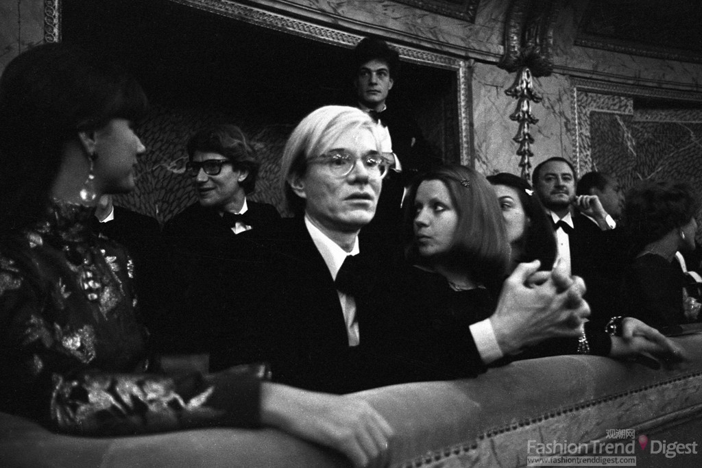 2. 安迪•沃霍尔（Andy Warhol）,Yves Saint Laurent, Mary Russell 和皮埃尔•贝尔热 (Pierre Berge)