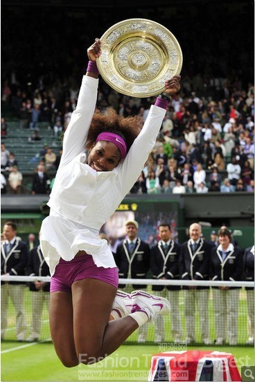 1.	塞雷娜•威廉姆斯（Serena Williams）身穿紫色网球衣，在2012年温布尔登网球公开赛上获得女单胜利而欢喜雀跃。