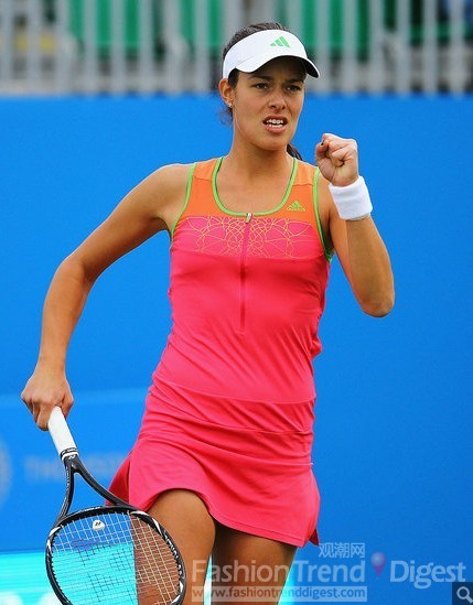 29.	安娜伊万诺维奇（Ana Ivanovic）喜欢穿着艳色的网球衫，比方说热粉色、橘色、绿色。